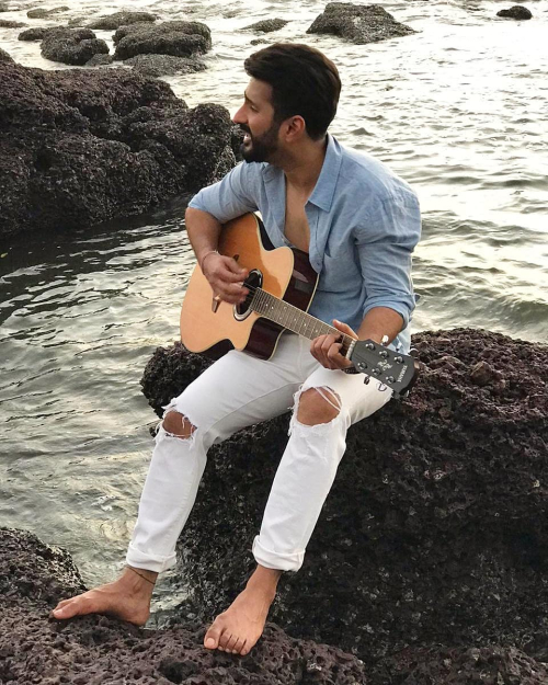 Mujhe Neend Naa Aaye